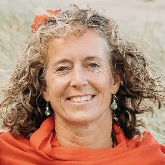 karena bio photo